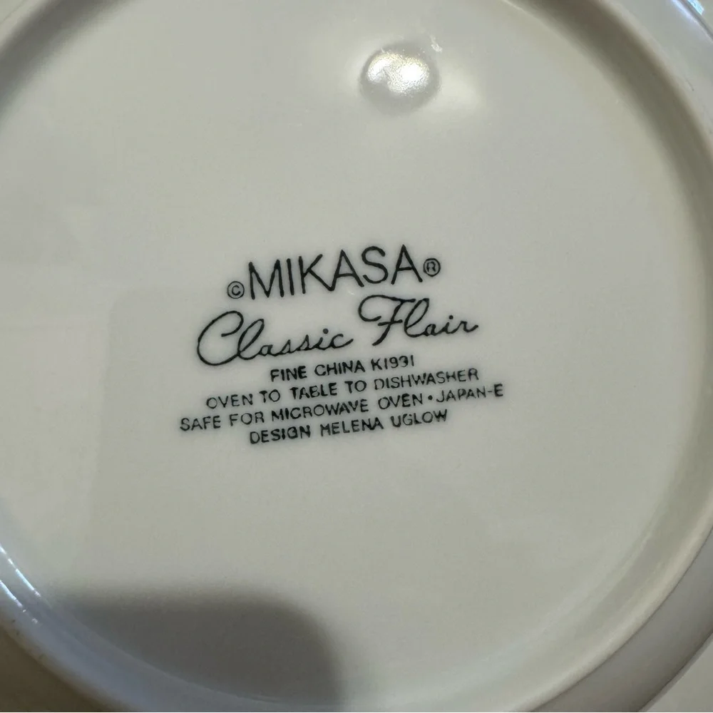 Vintage Mikasa White Classic Fair Dinnerware Large Bowl Embossed Calla Lilies‎